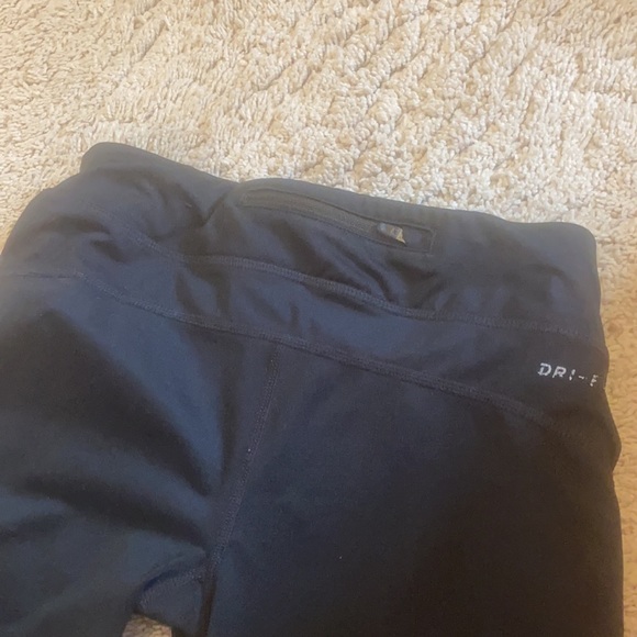 Black Nike kids leggings - Picture 3 of 3